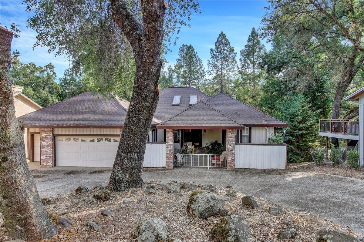 Photo of 11752 Lake Wildwood Dr in Penn Valley, CA