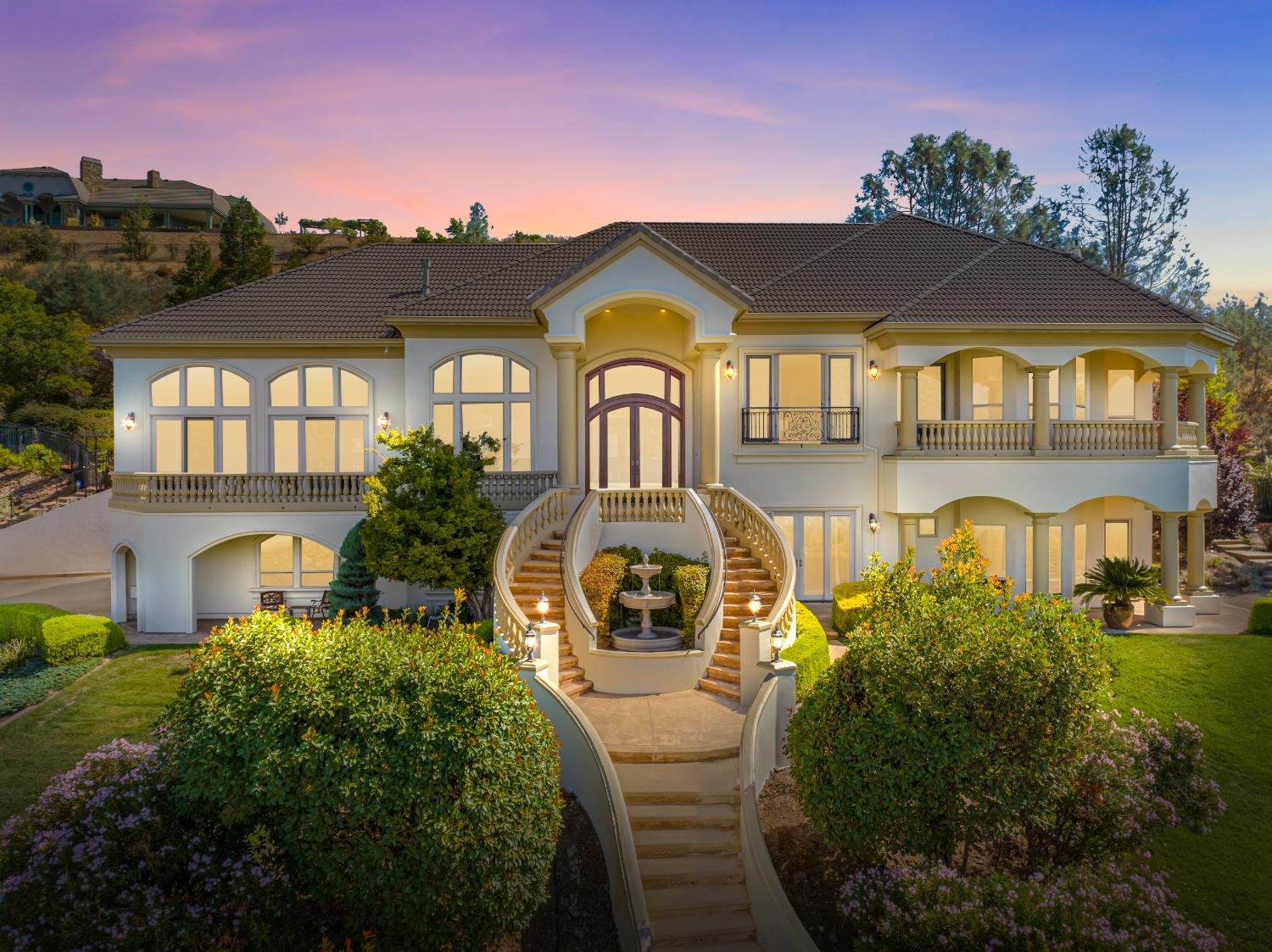 Photo of 1111 La Sierra Dr in El Dorado Hills, CA