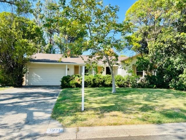Photo of 3921 Berrendo Dr in Sacramento, CA
