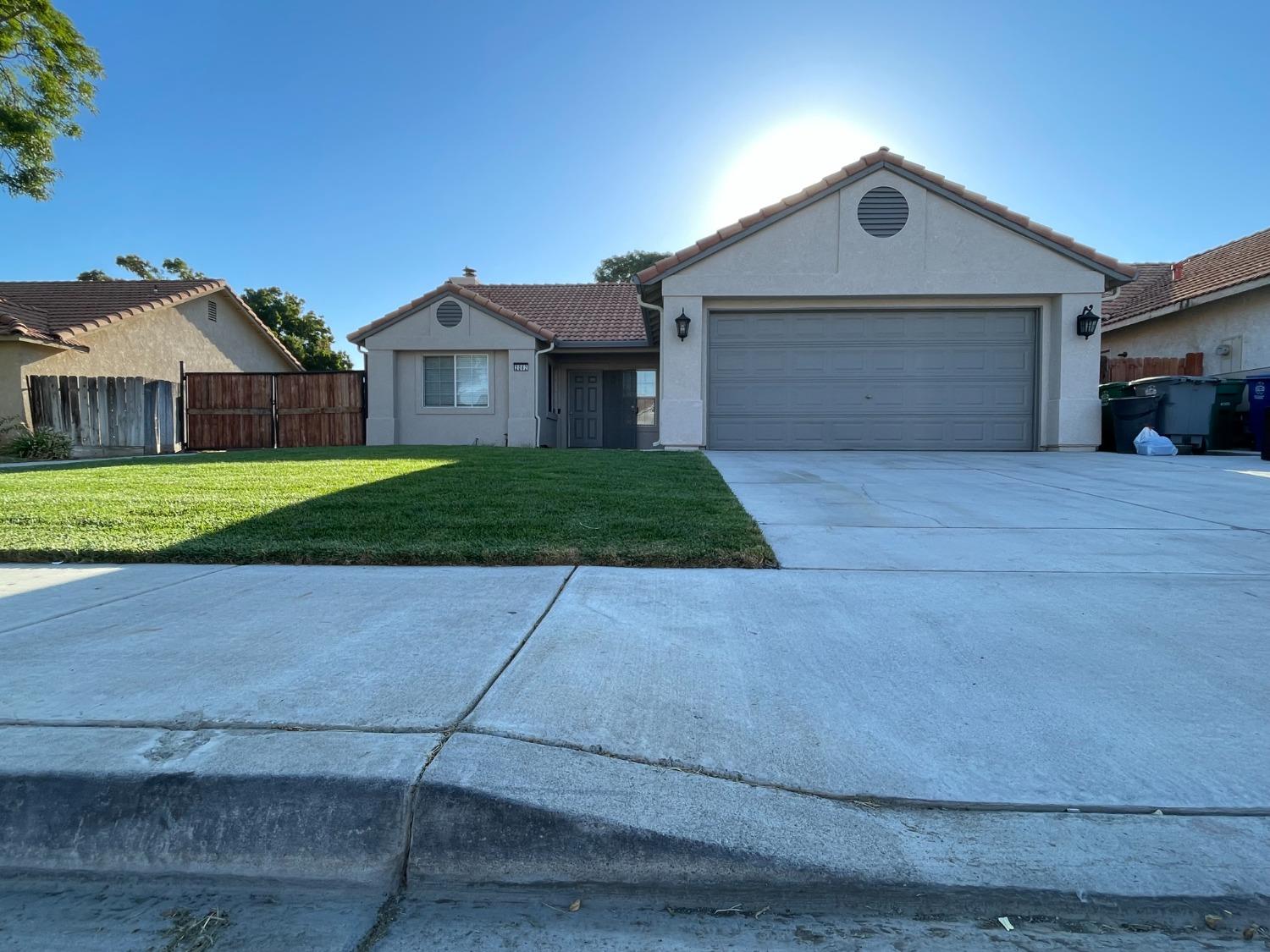 Detail Gallery Image 1 of 1 For 2062 Hastings Dr, Los Banos,  CA 93635 - 3 Beds | 2 Baths