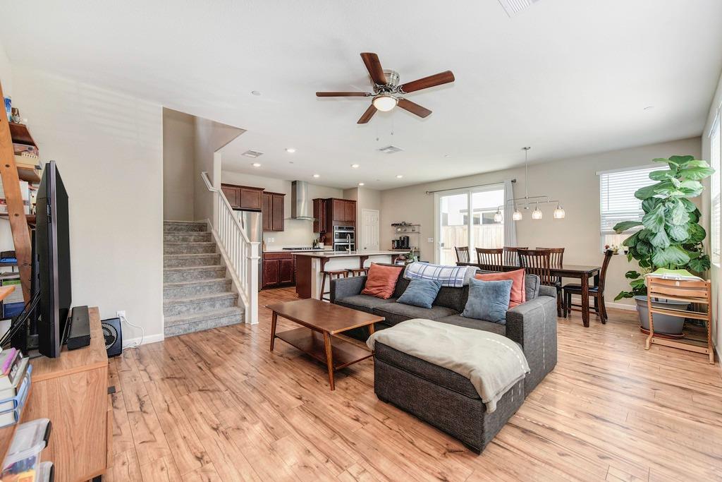Photo of 8195 Kramer Ranch Ln in Elk Grove, CA