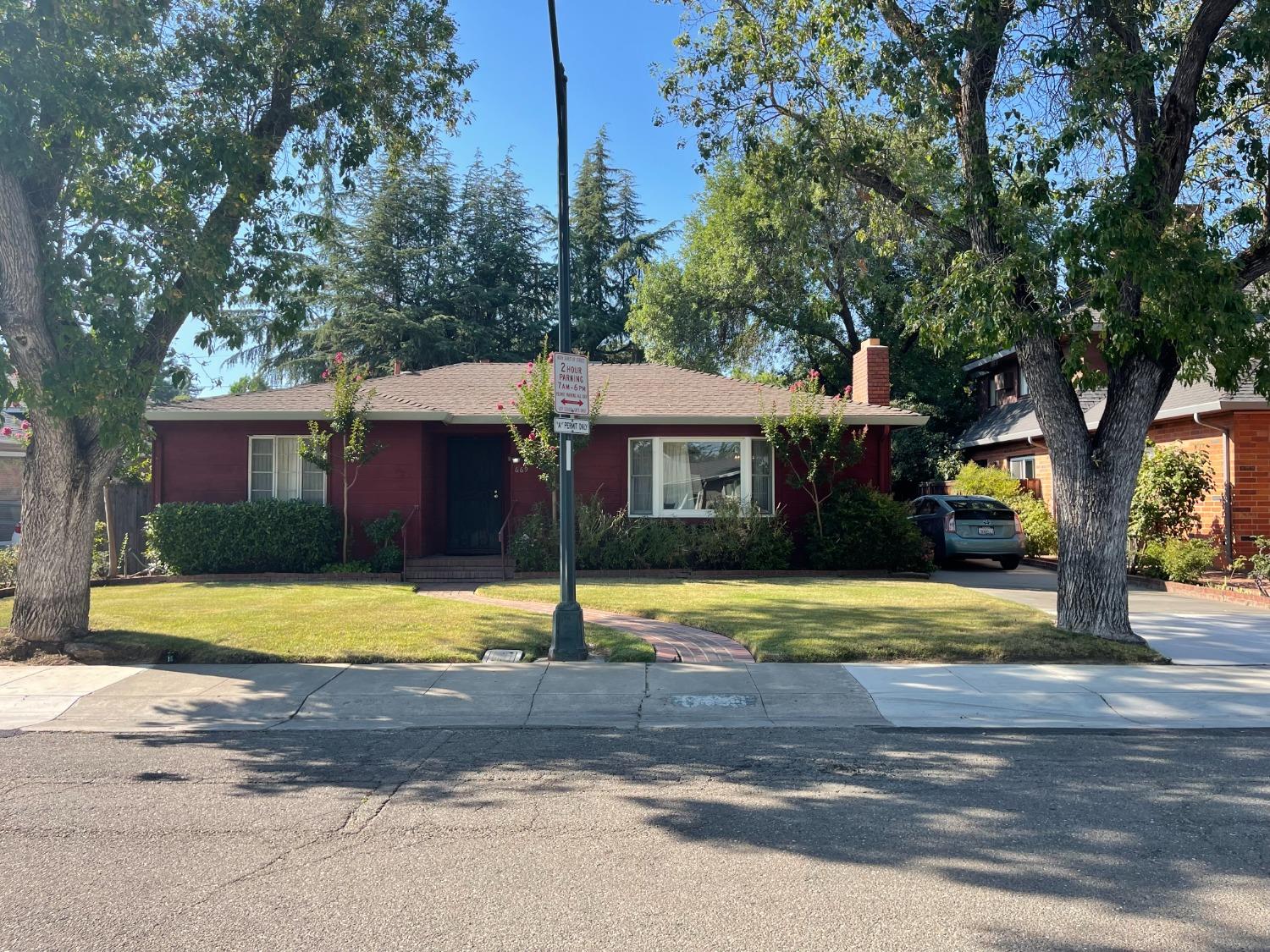 Photo of 669 W Euclid Ave in Stockton, CA