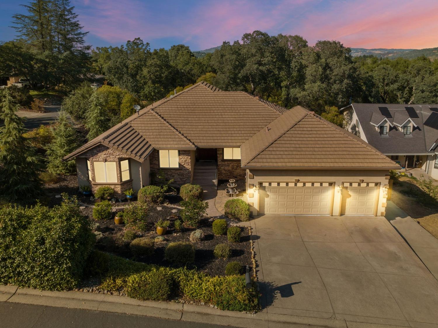 Photo of 935 King Richard Ct in El Dorado Hills, CA