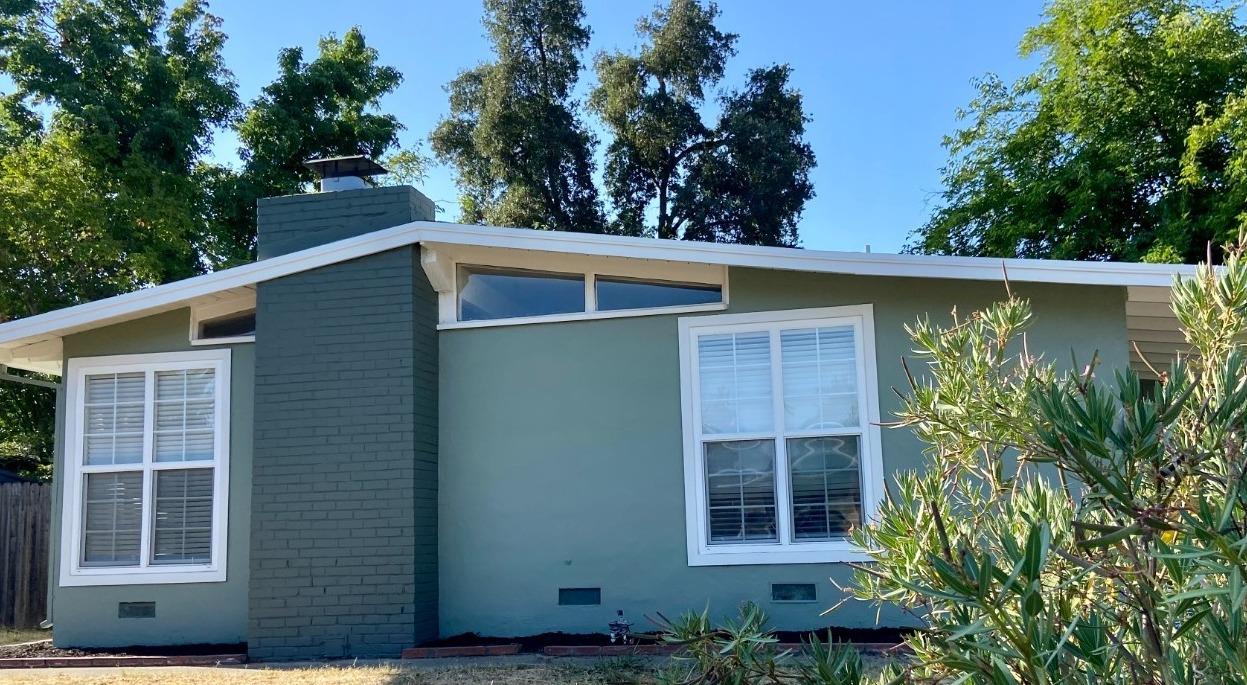 Photo of 4932 Saint Lynn Ln in Carmichael, CA