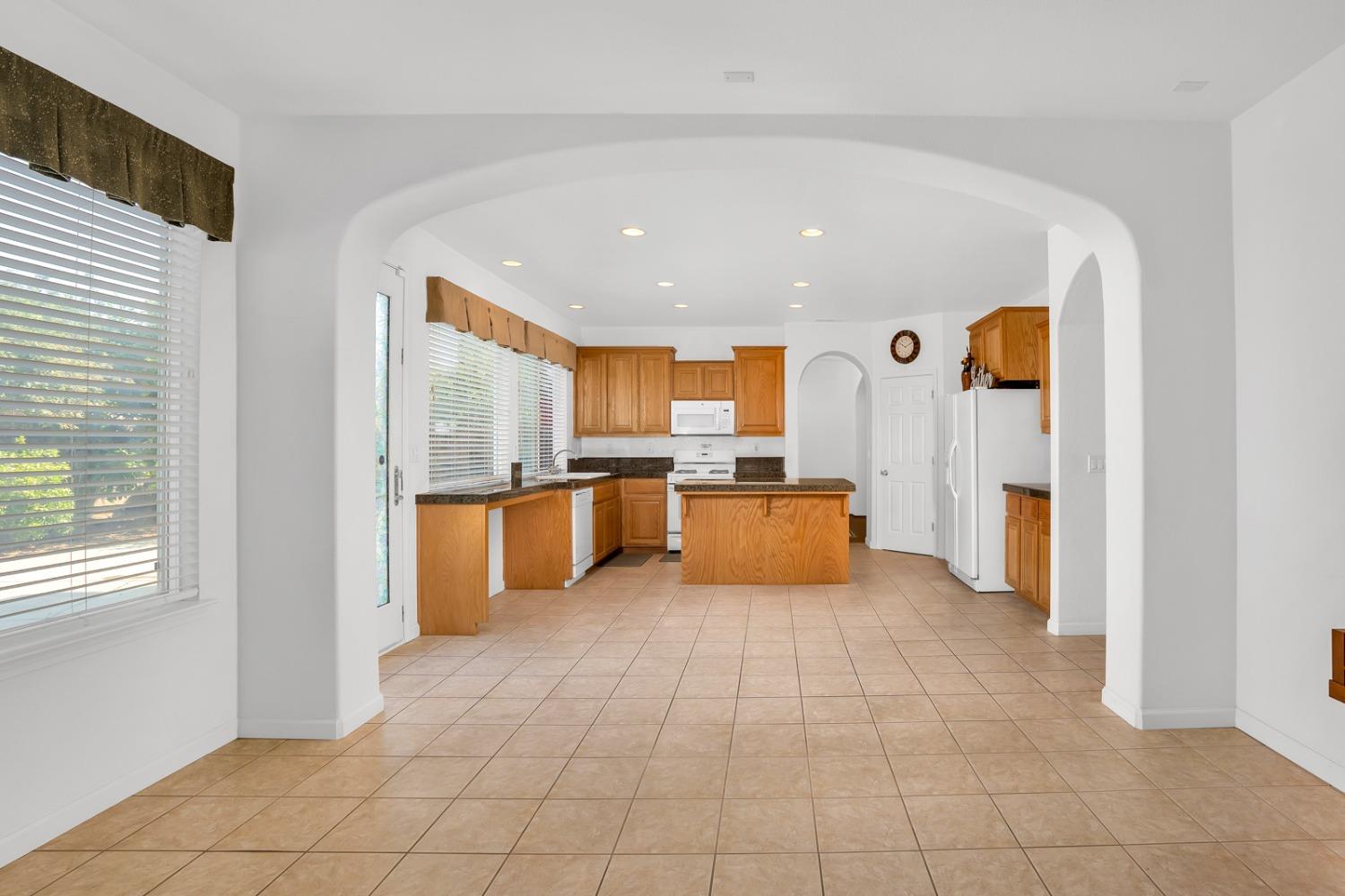 Detail Gallery Image 16 of 51 For 2164 Naples Ct, Los Banos,  CA 93635 - 5 Beds | 3 Baths