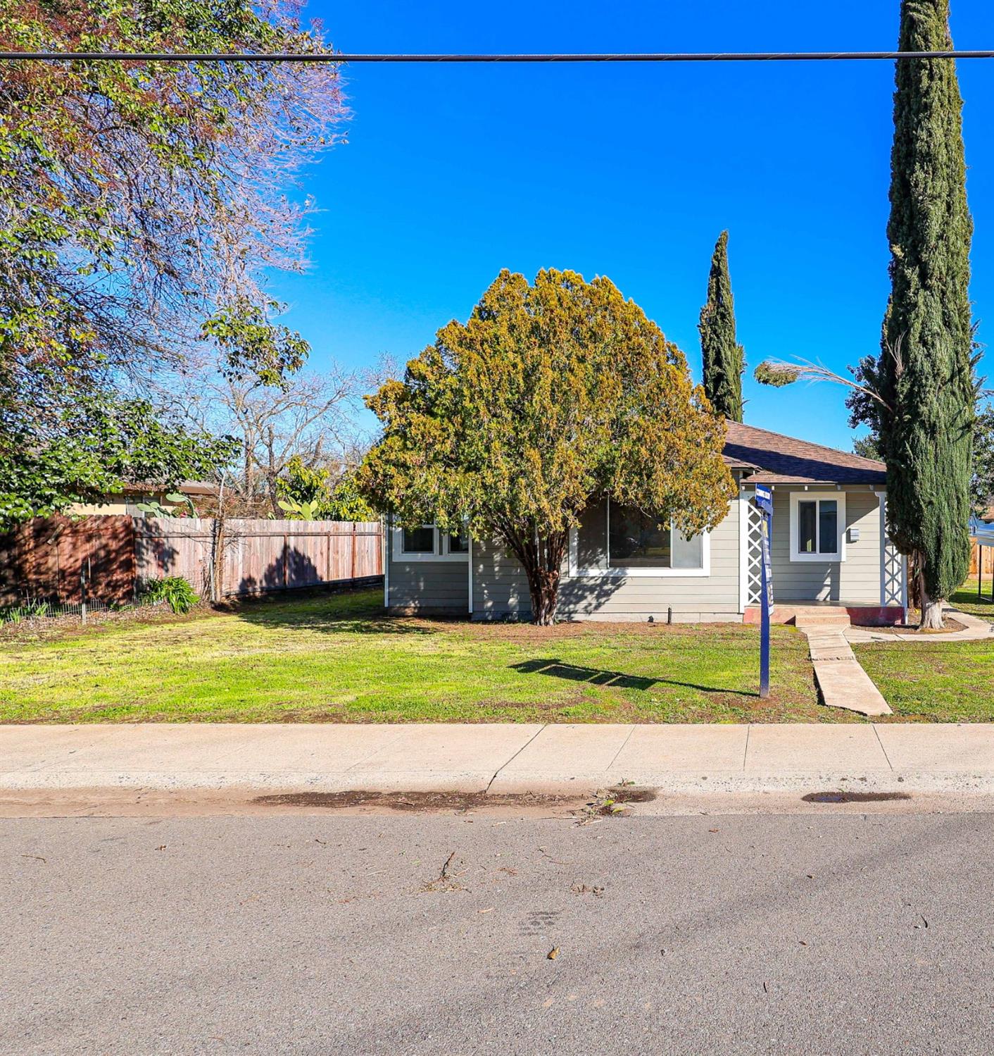 Photo of 229 Oak Ave in Galt, CA