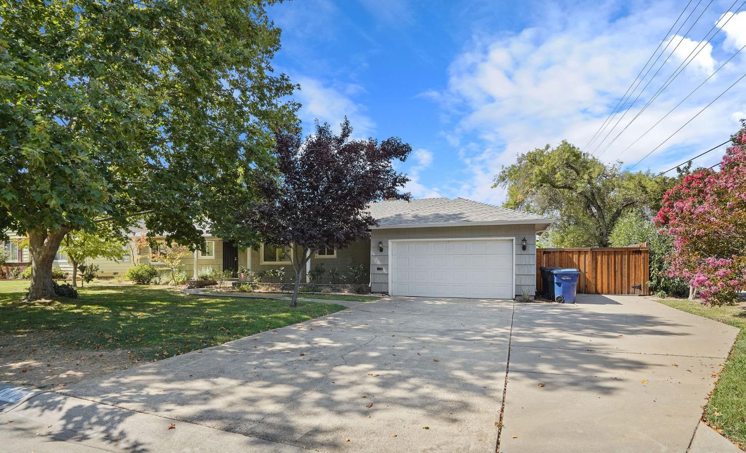 Photo of 1679 El Nido Wy in Sacramento, CA