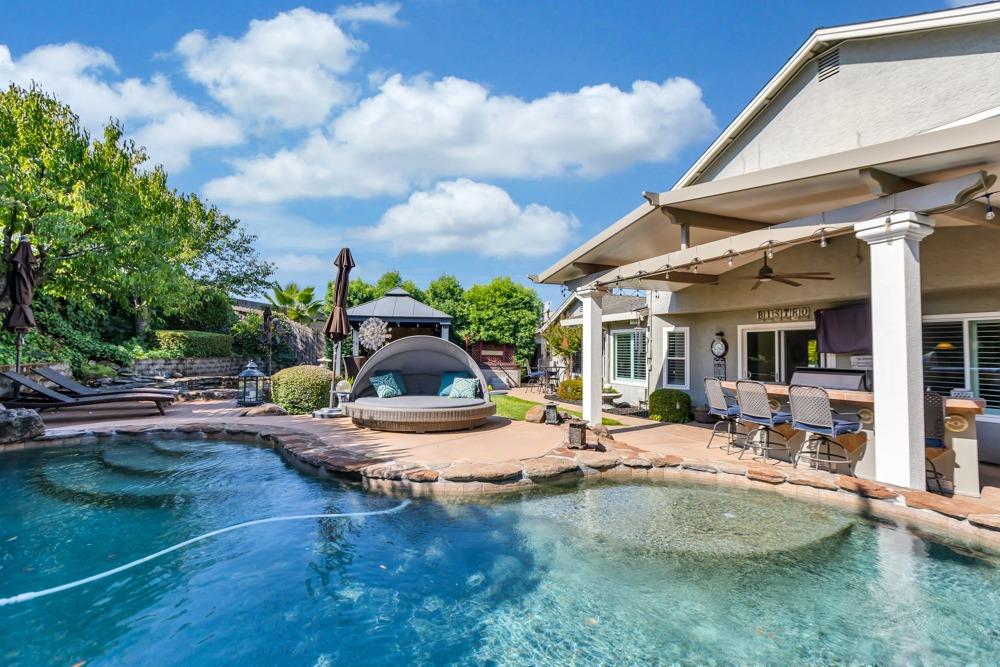 Photo of 1220 Crescendo Dr in Roseville, CA