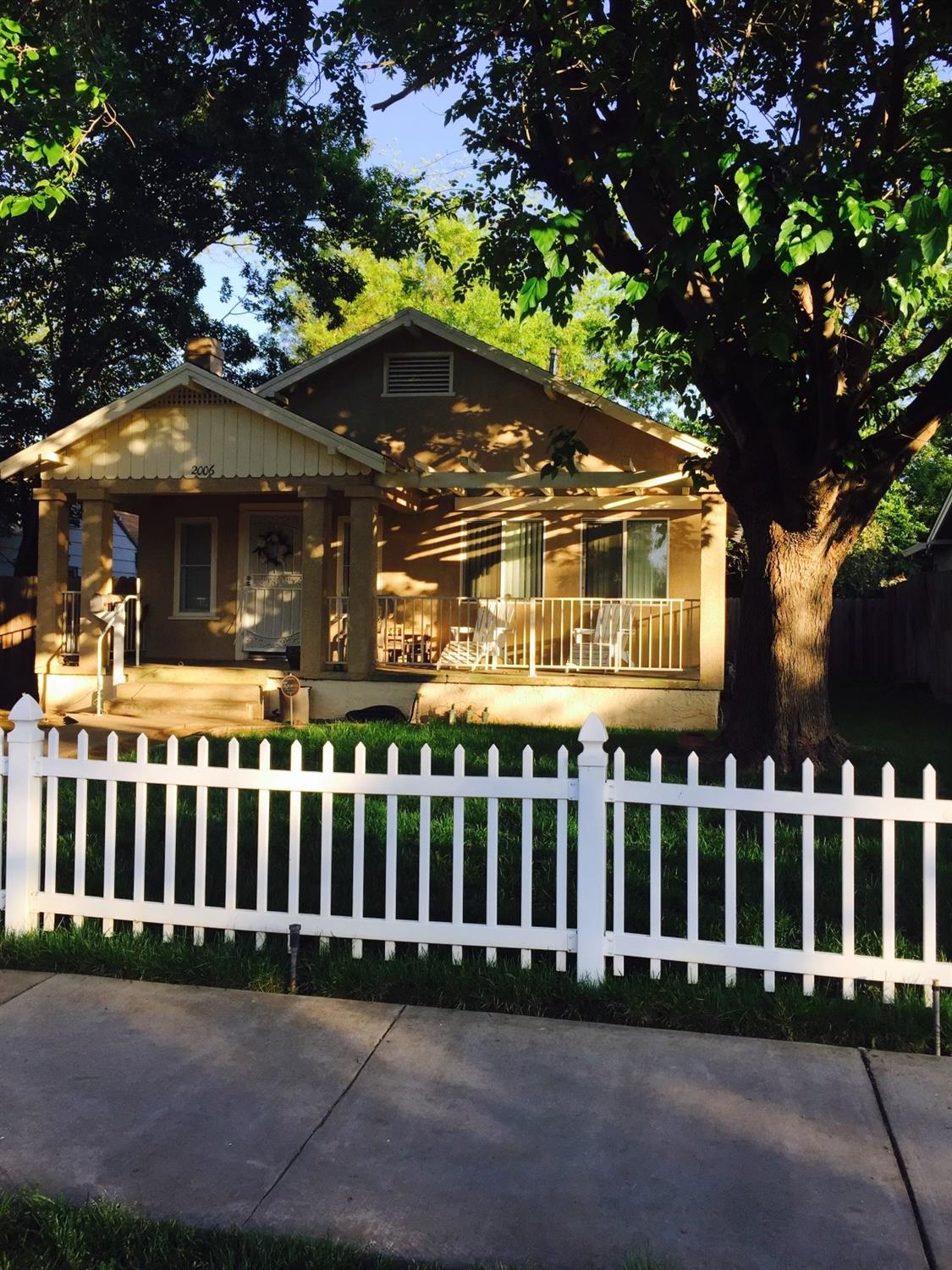 Photo of 2006 El Monte Ave in Sacramento, CA