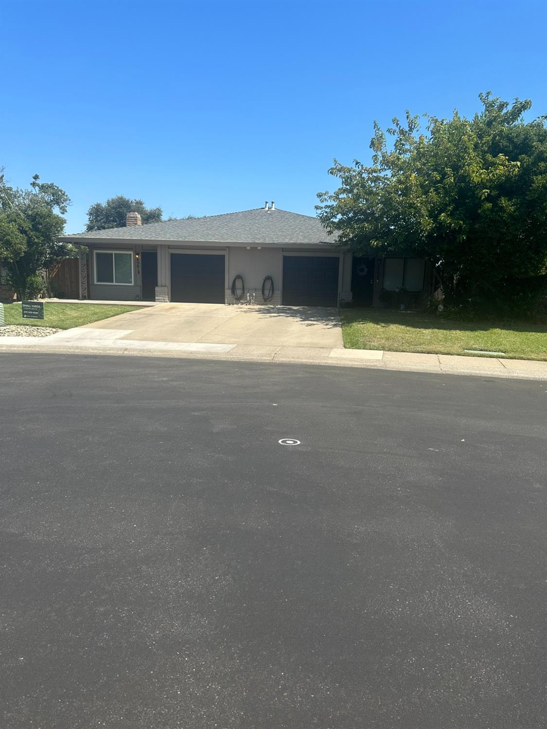 Photo of 8981 El Mirador Dr in Elk Grove, CA