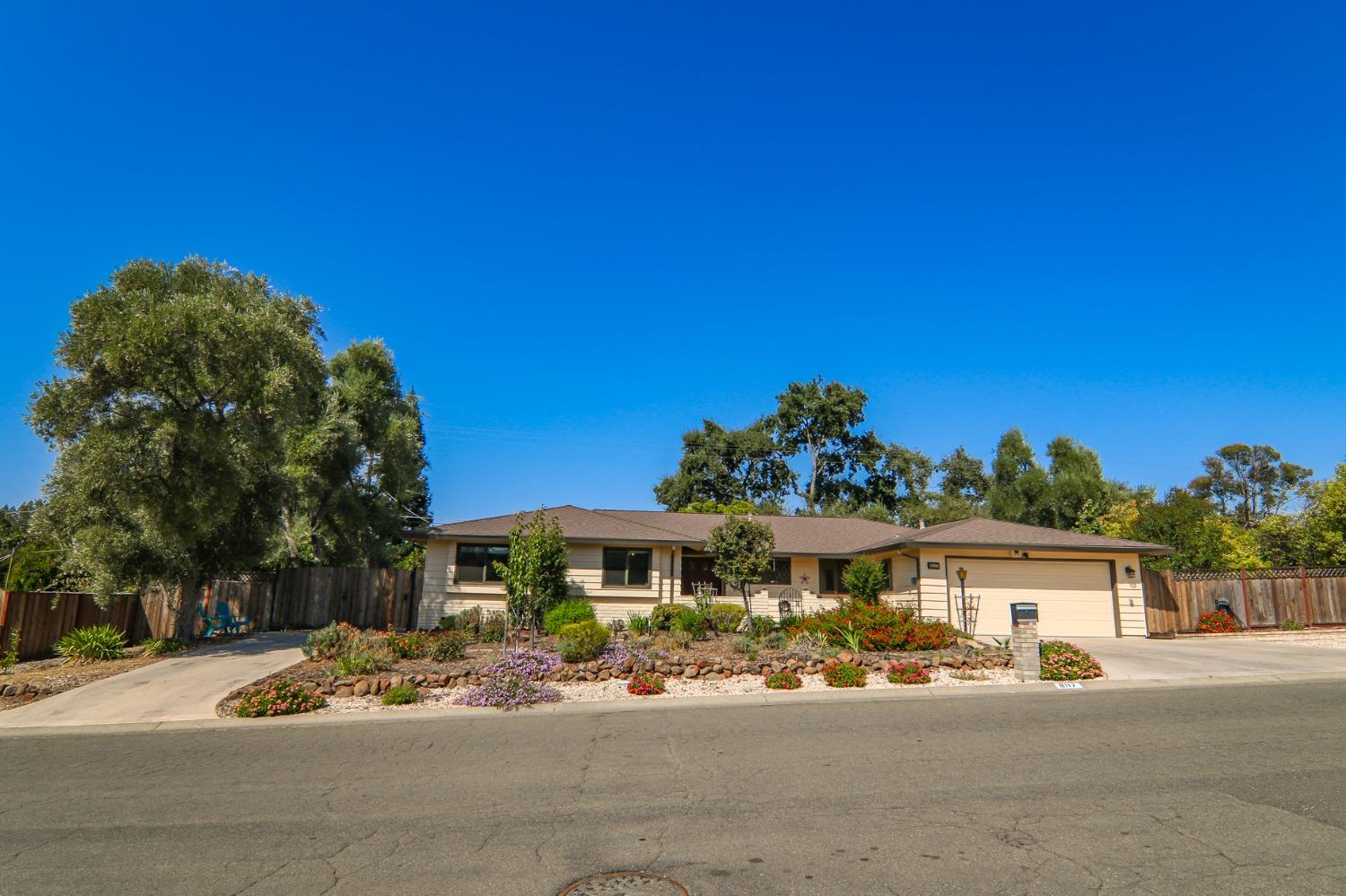 Photo of 8117 Shangrila Dr in Fair Oaks, CA