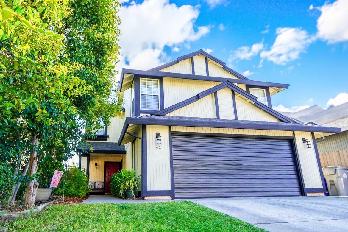 Photo of 42 Fire Leaf Ct in Sacramento, CA