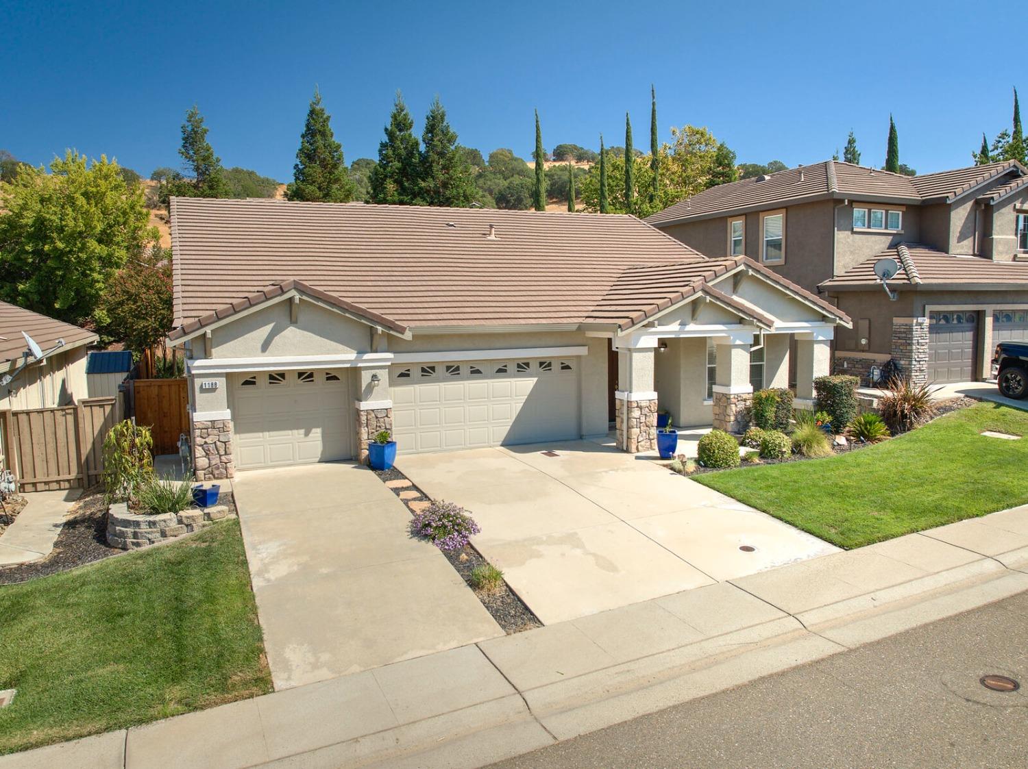 Photo of 1188 Burwick Ln in Folsom, CA