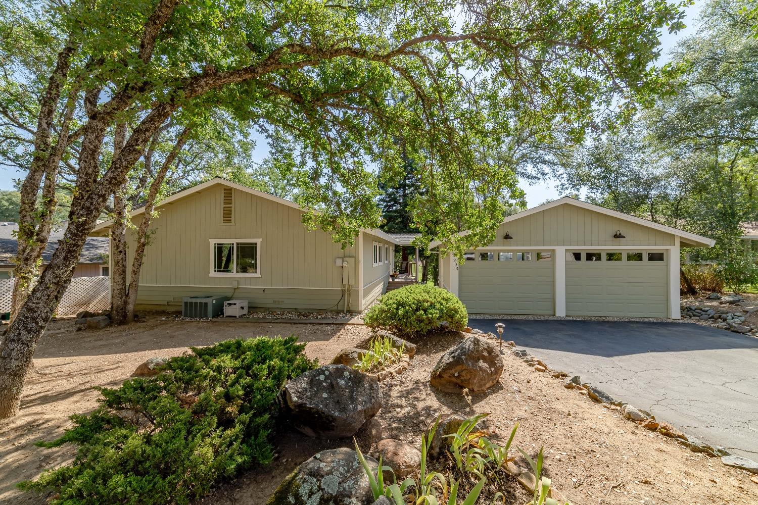 Photo of 17903 Jayhawk Dr in Penn Valley, CA