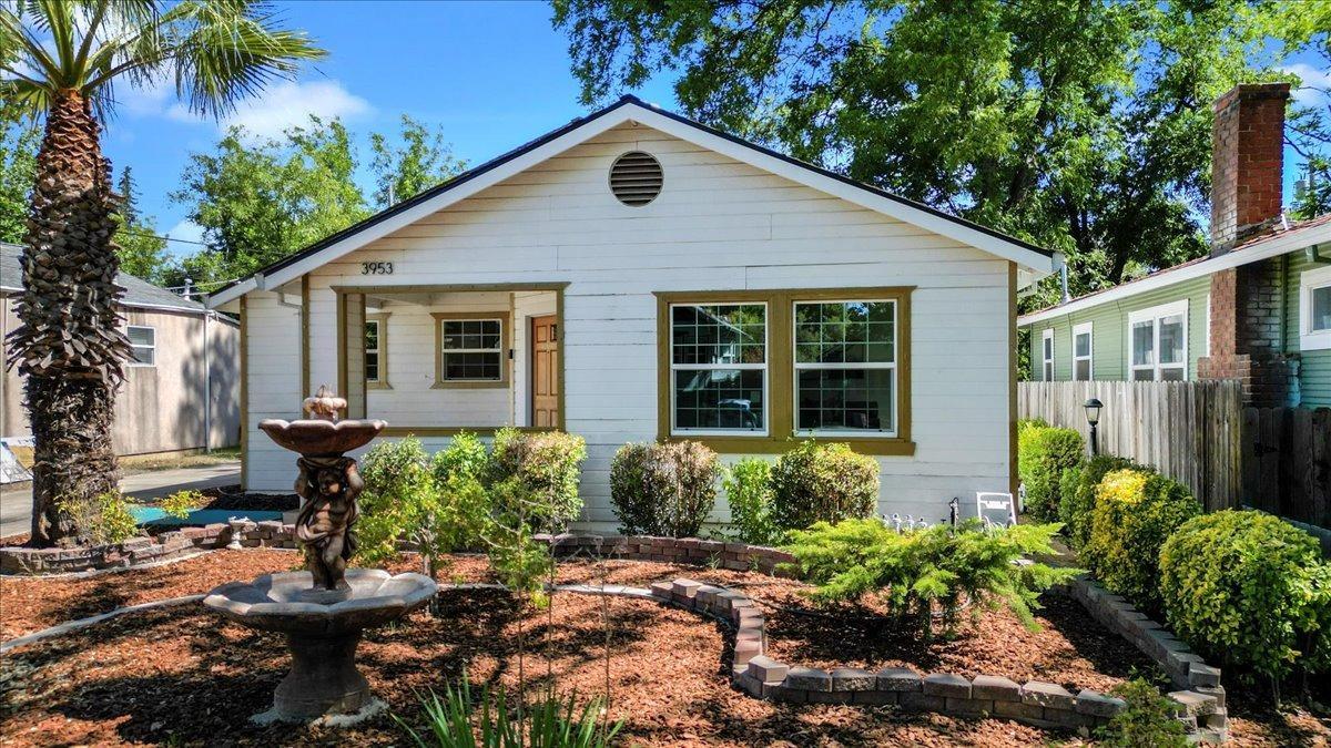Photo of 3953 3rd Ave in Sacramento, CA