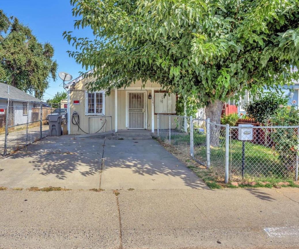Photo of 2861 38th Ave in Sacramento, CA