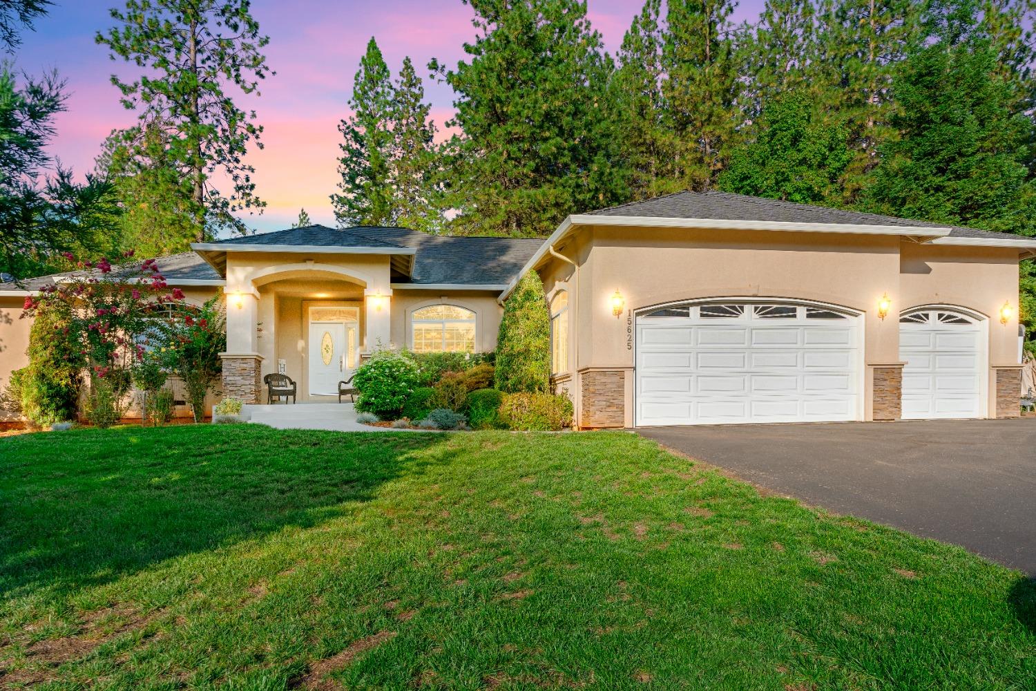 Photo of 15625 Bella Sera Ct in Grass Valley, CA
