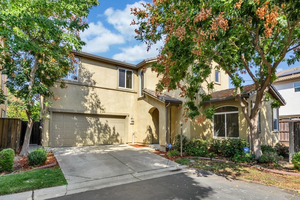 Photo of 17 N Beach Pl in Sacramento, CA