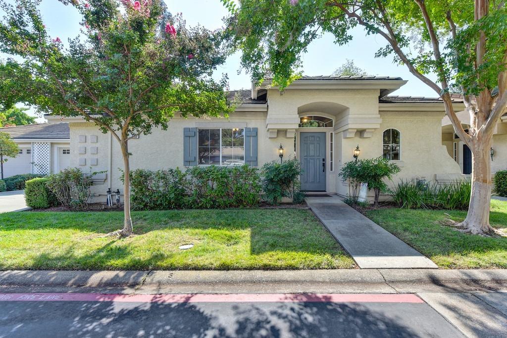 Photo of 742 Burley Ct in Folsom, CA