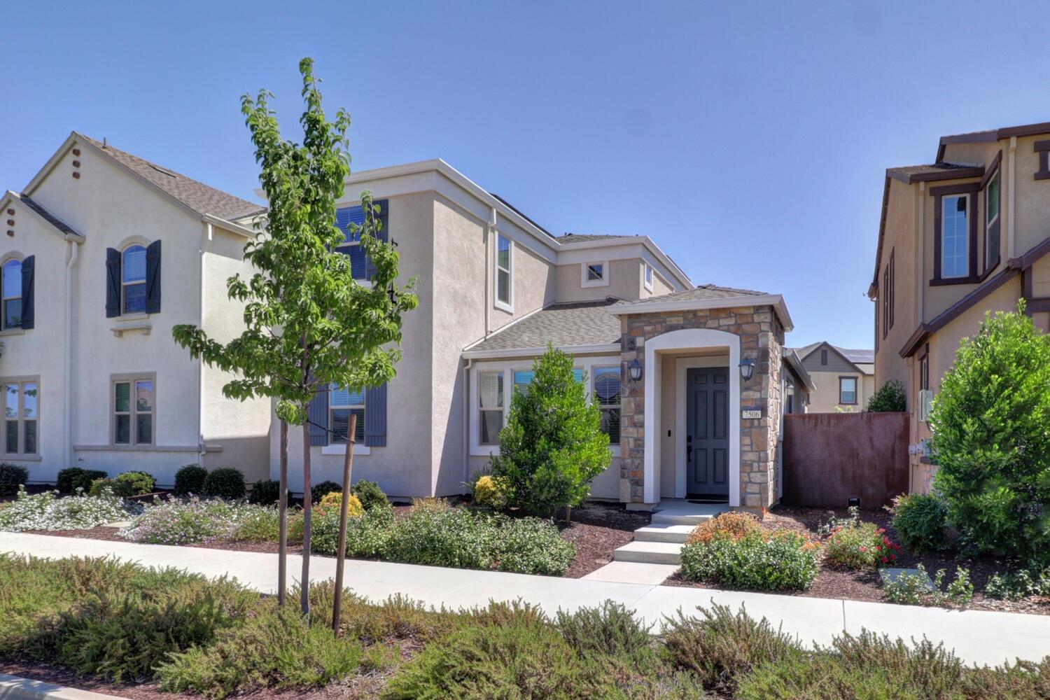 Photo of 7506 Clear Lake Aly in Sacramento, CA