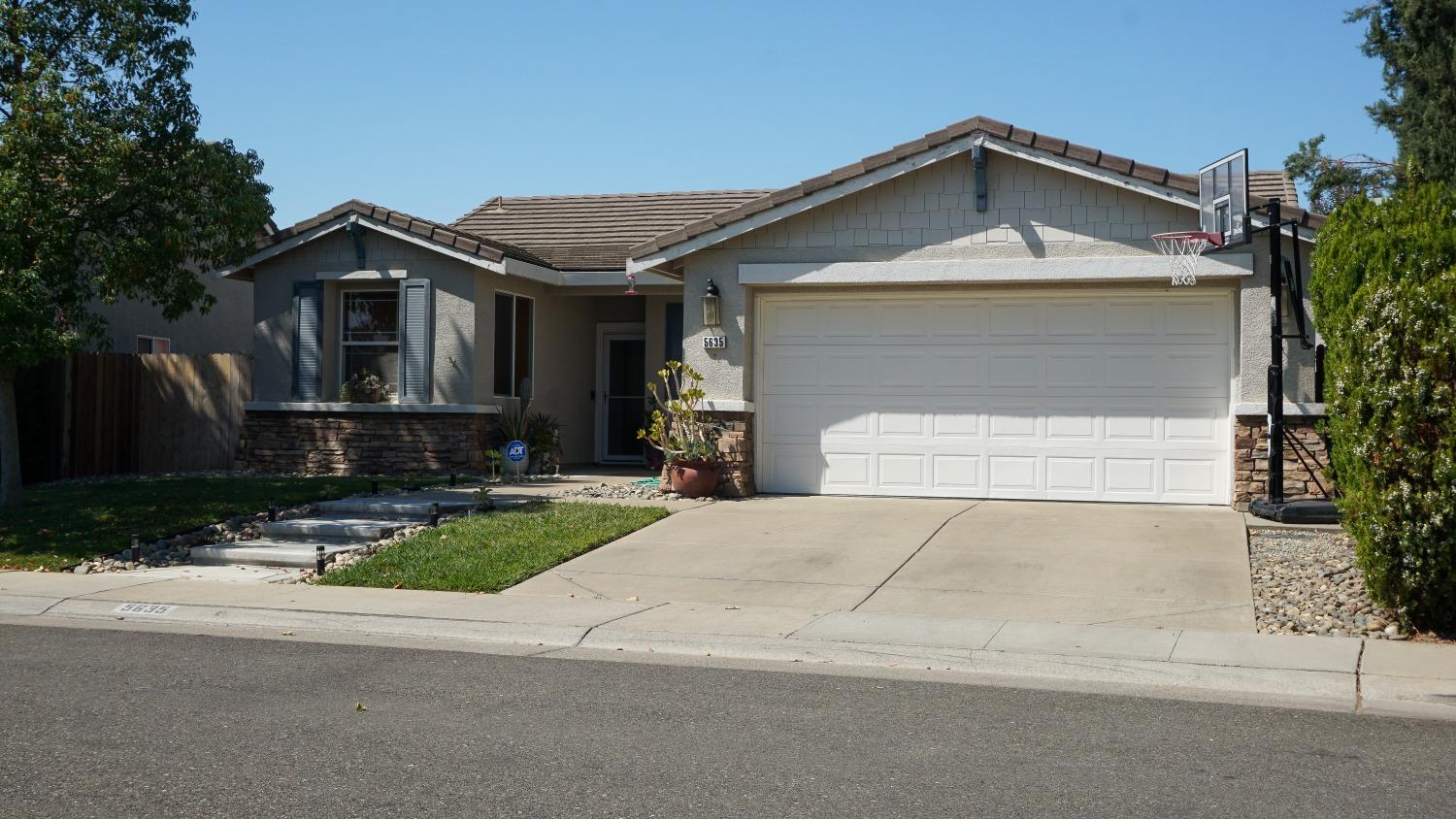 Photo of 5635 Foxview Wy in Elk Grove, CA