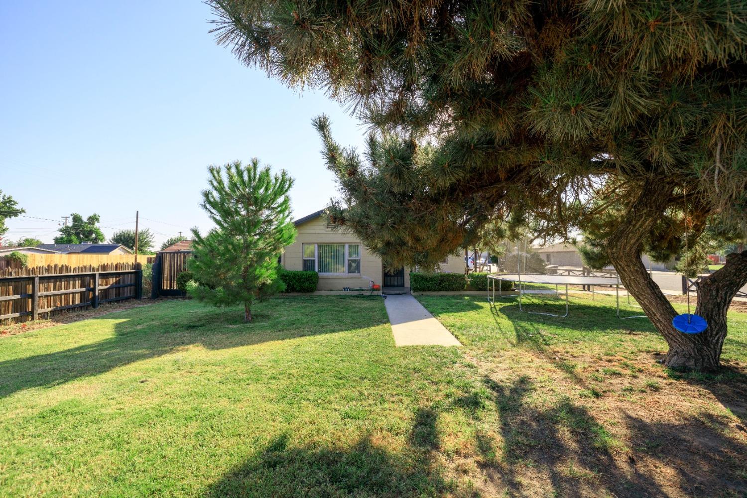 Detail Gallery Image 1 of 3 For 2318 7th St, Hughson,  CA 95326 - 3 Beds | 2 Baths