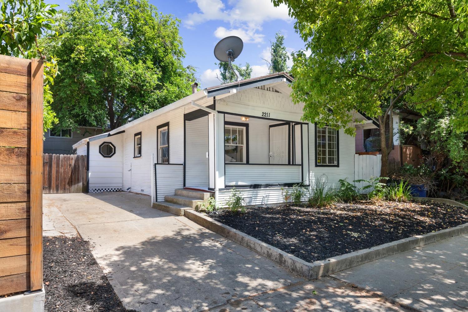 Photo of 2211 33rd St in Sacramento, CA