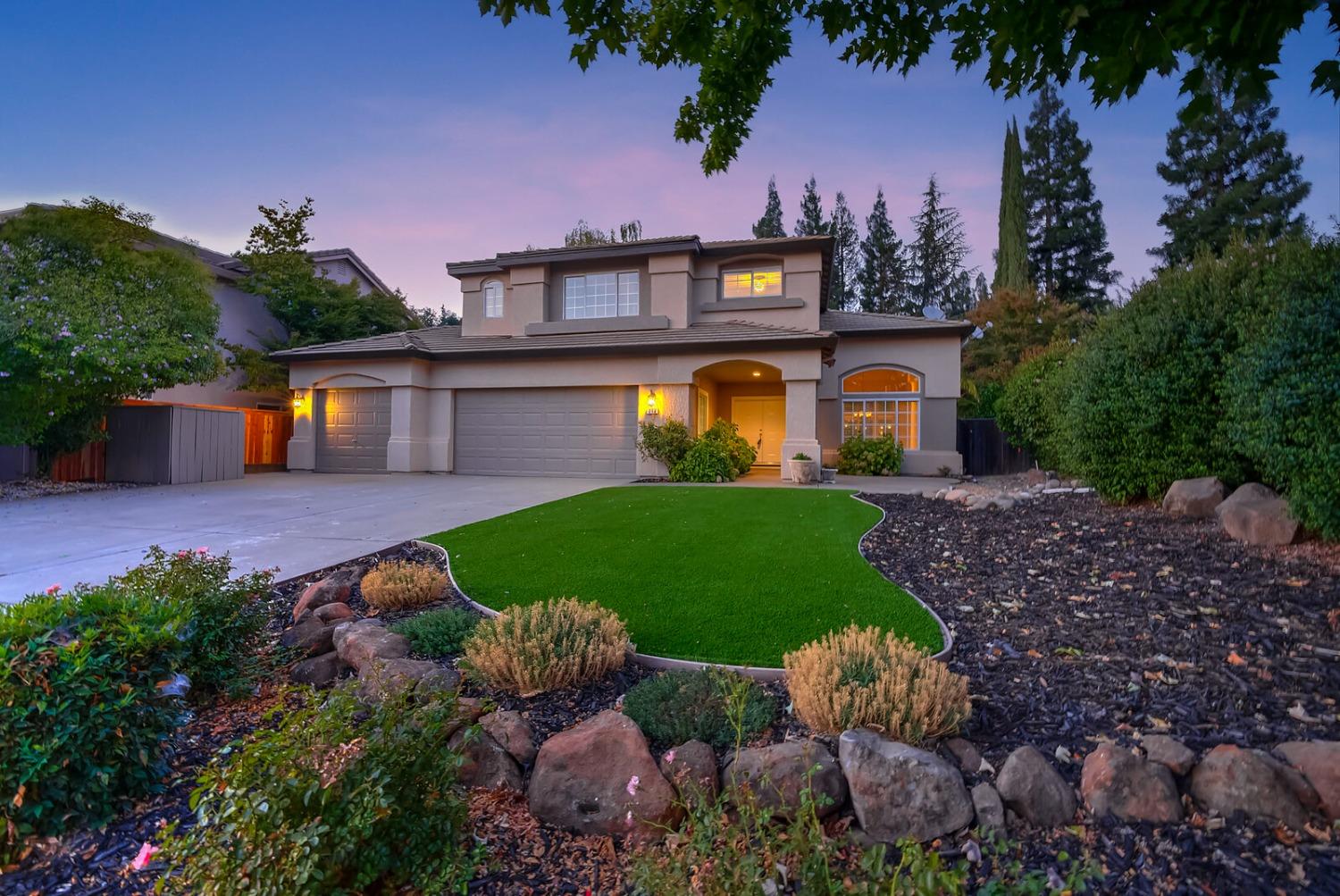 Photo of 217 Luna Cir in Folsom, CA
