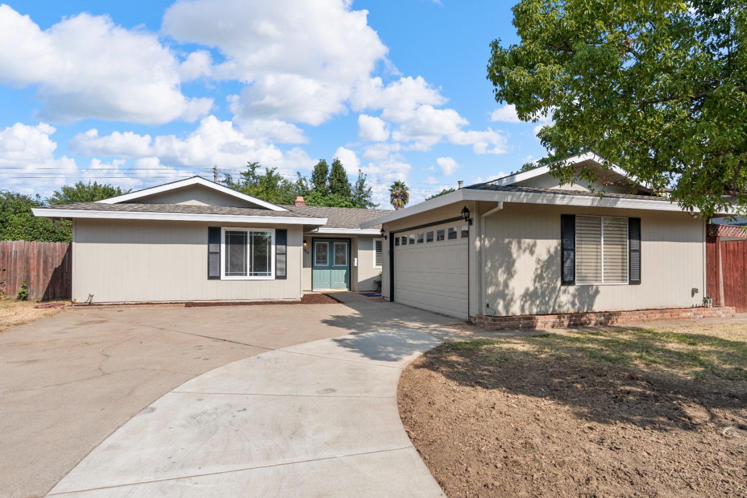 Photo of 2556 Clearlake Wy in Sacramento, CA