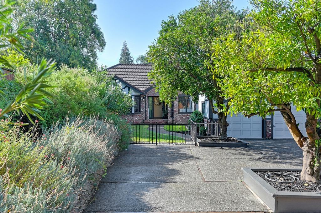 Ridgeglen Way, Fair Oaks, California image 12