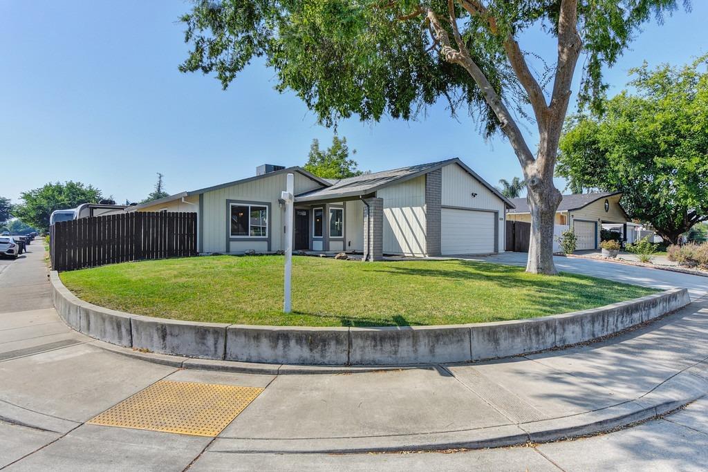 Photo of 6826 Winlock Ave in Citrus Heights, CA