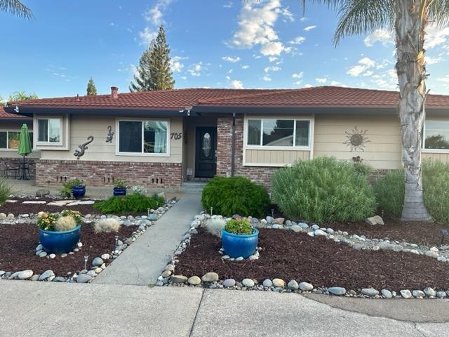 Photo of 705 Jana Ct in Roseville, CA