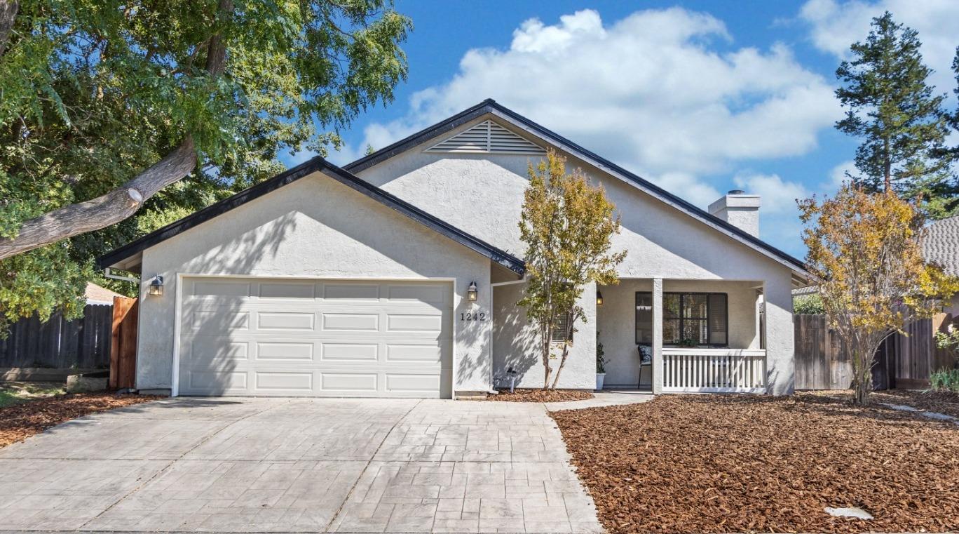 Photo of 1242 Evans Ct in Davis, CA