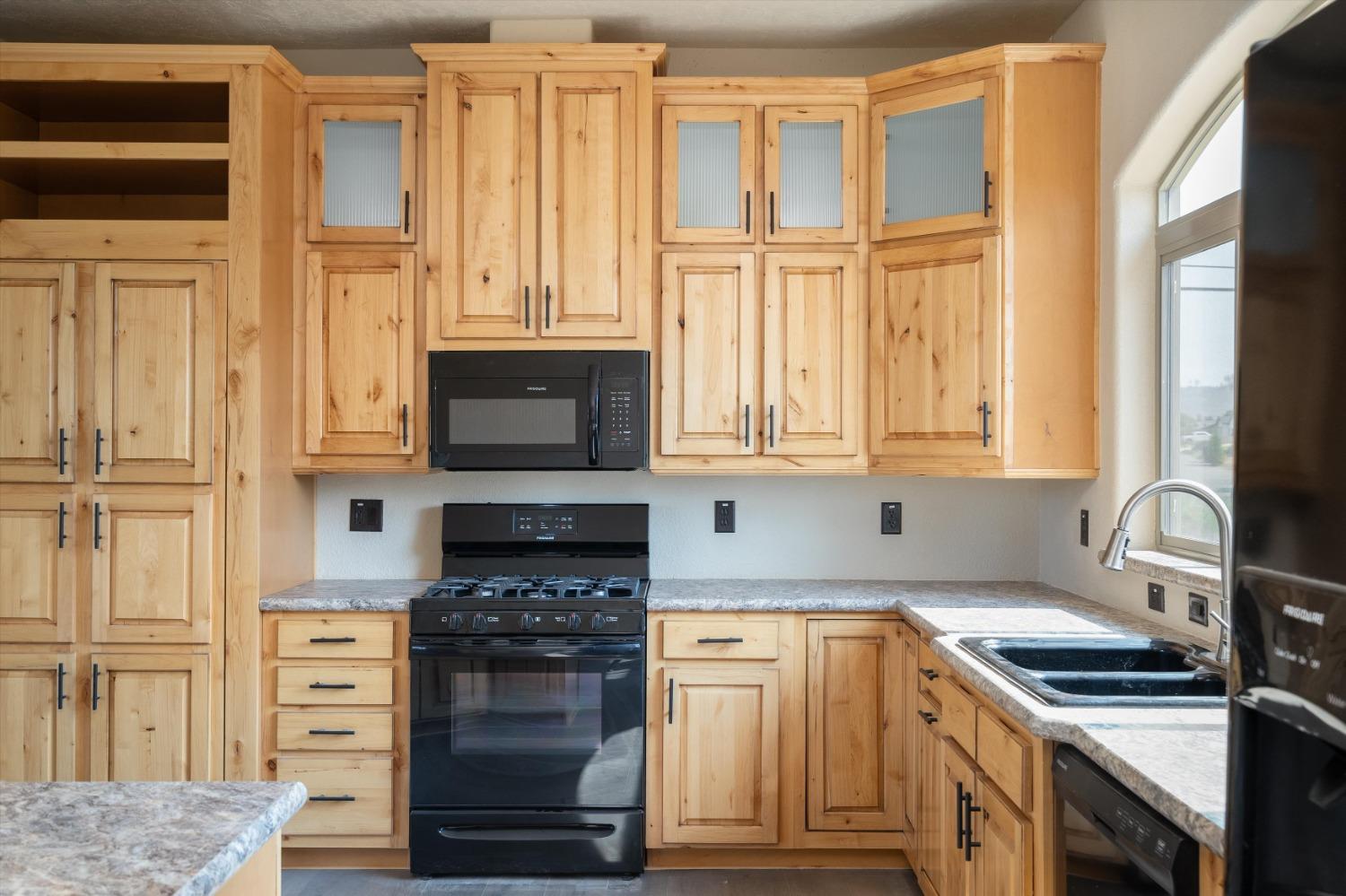Detail Gallery Image 11 of 36 For 1692 Mulberry Ln, Paradise,  CA 95969 - 3 Beds | 2 Baths