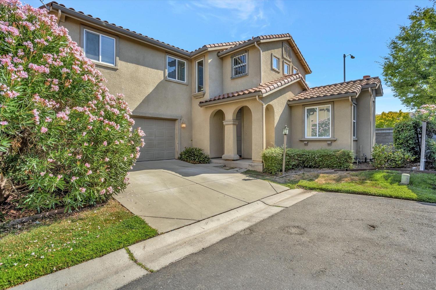 Photo of 15 Bridgehampton Pl in Sacramento, CA