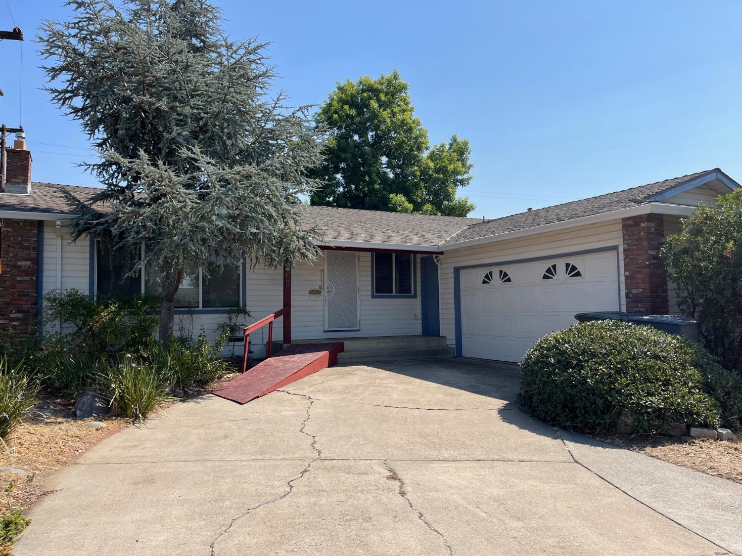 Photo of 6265 Hemlock Wy in Rocklin, CA