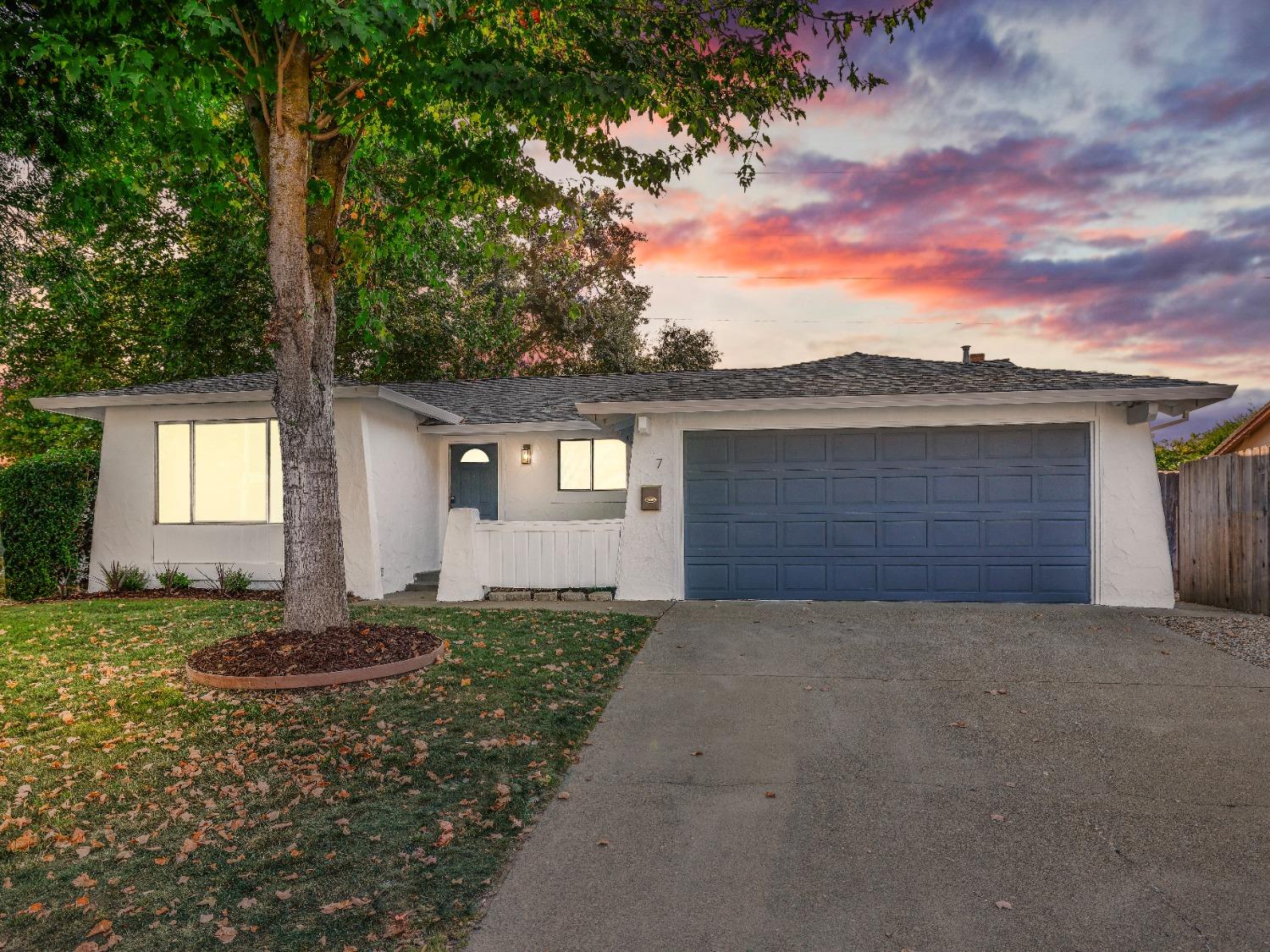 Photo of 7 Waterglen Cir in Sacramento, CA