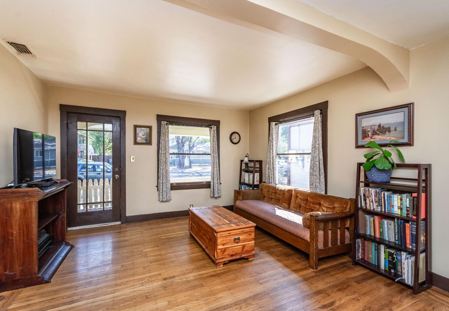 Photo of 2642 36th St in Sacramento, CA