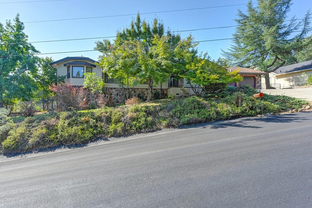 Photo of 11745 Bluebird Ct in Auburn, CA