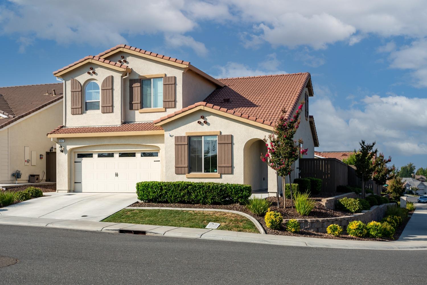 Photo of 842 Baronial Ln in Rocklin, CA