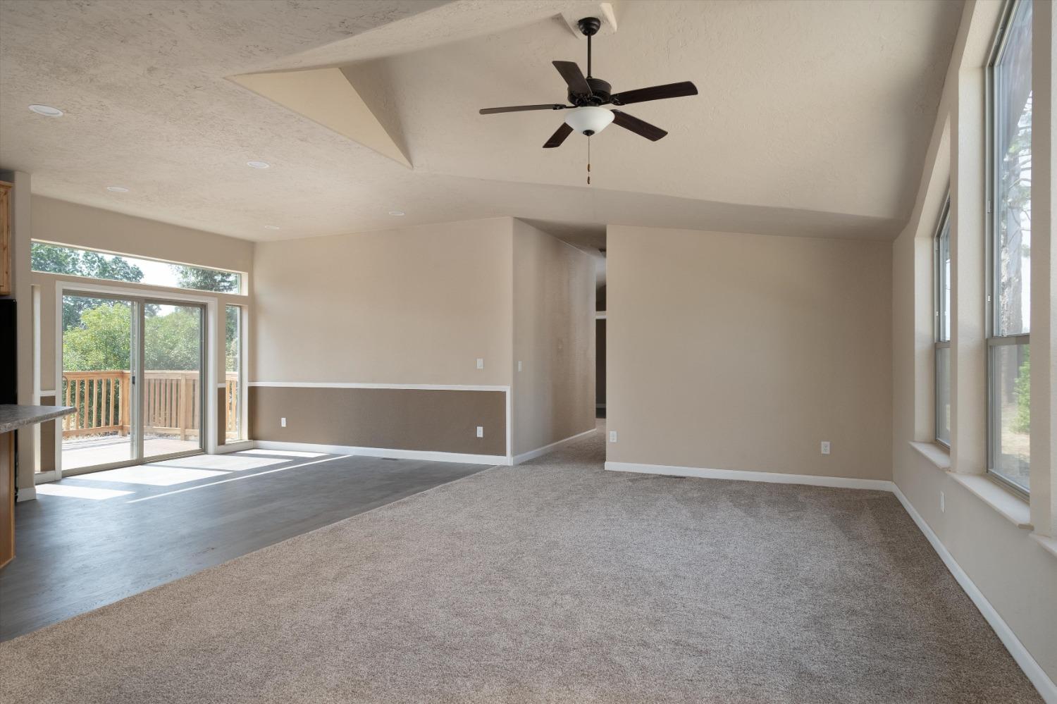 Detail Gallery Image 3 of 36 For 1692 Mulberry Ln, Paradise,  CA 95969 - 3 Beds | 2 Baths