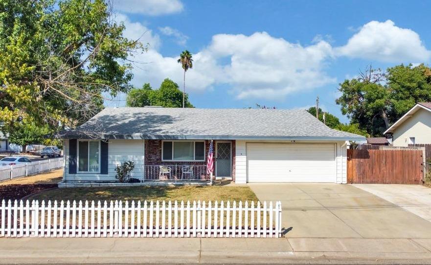 Photo of 2133 Woodlawn Dr in Rancho Cordova, CA