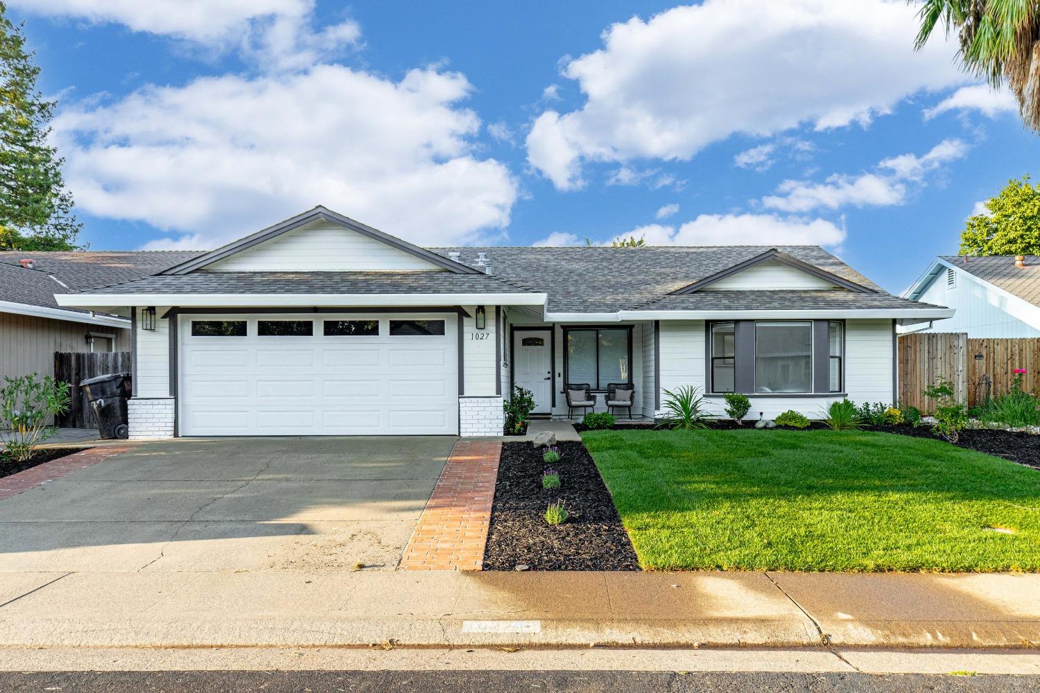 Photo of 1027 Old Mill Cir in Roseville, CA