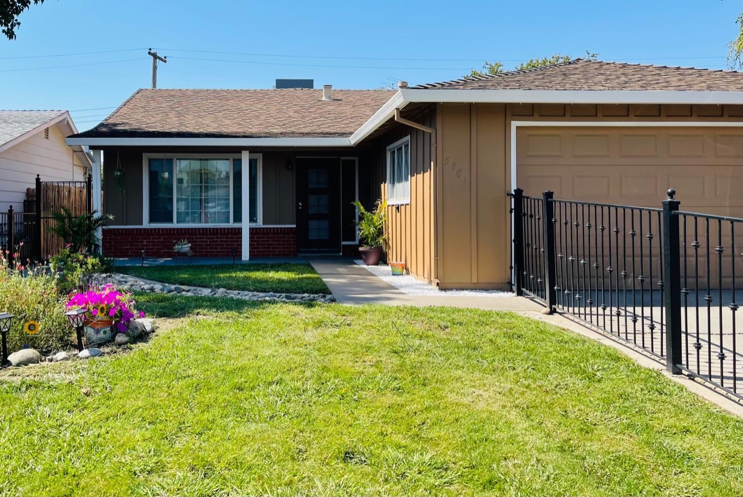 This charming 3 bedroom 2 bath home is within close proximity to schools, shopping and the freeway f