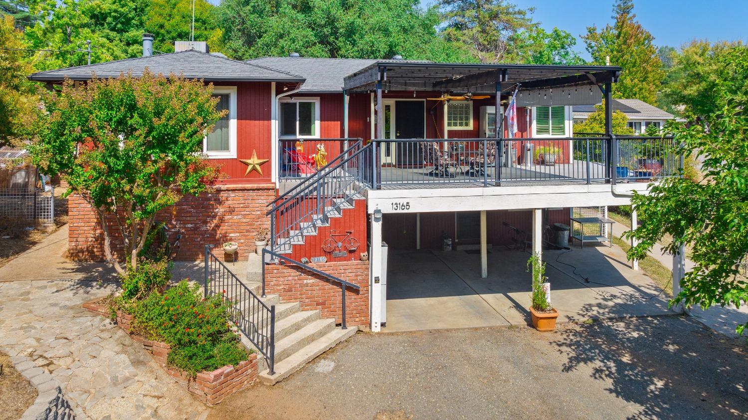 Photo of 13165 Lamborn Ln in Auburn, CA