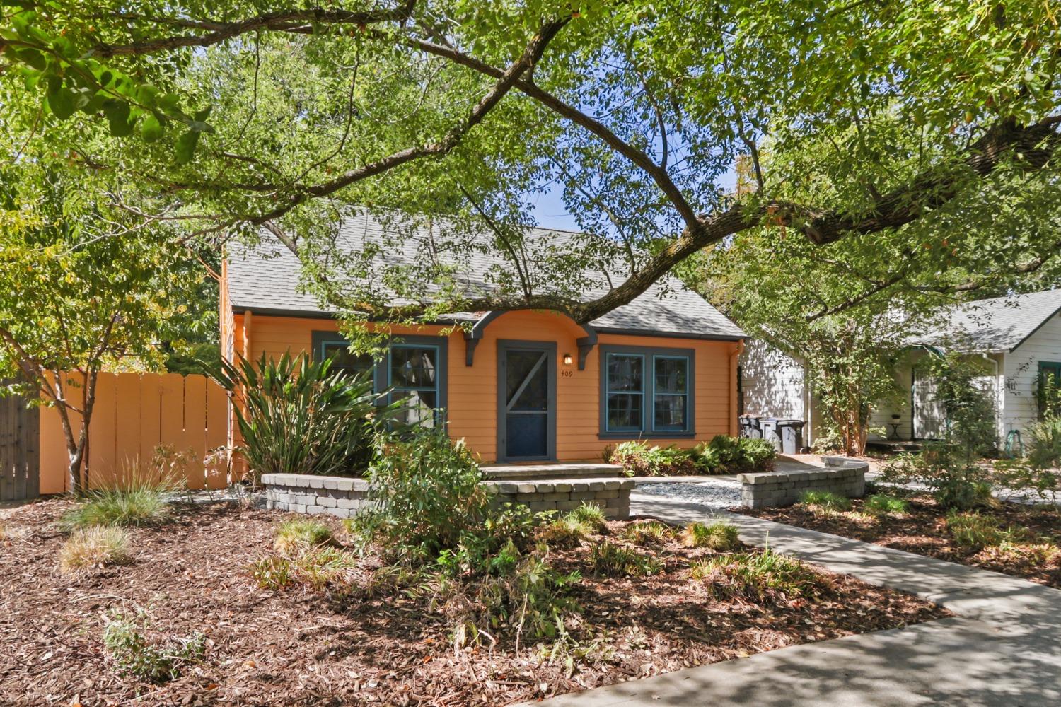 Photo of 409 J St in Davis, CA