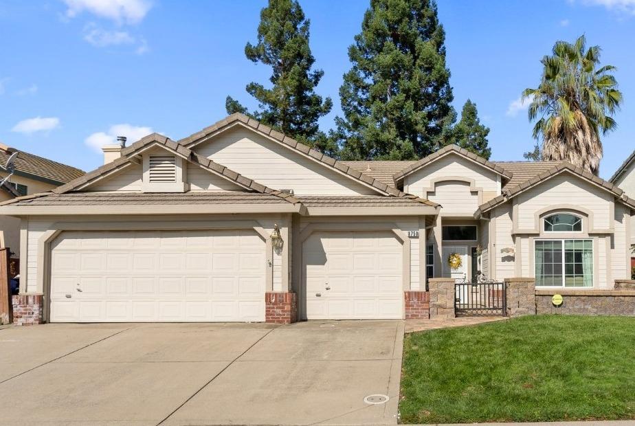 Photo of 8750 Freesia Dr in Elk Grove, CA