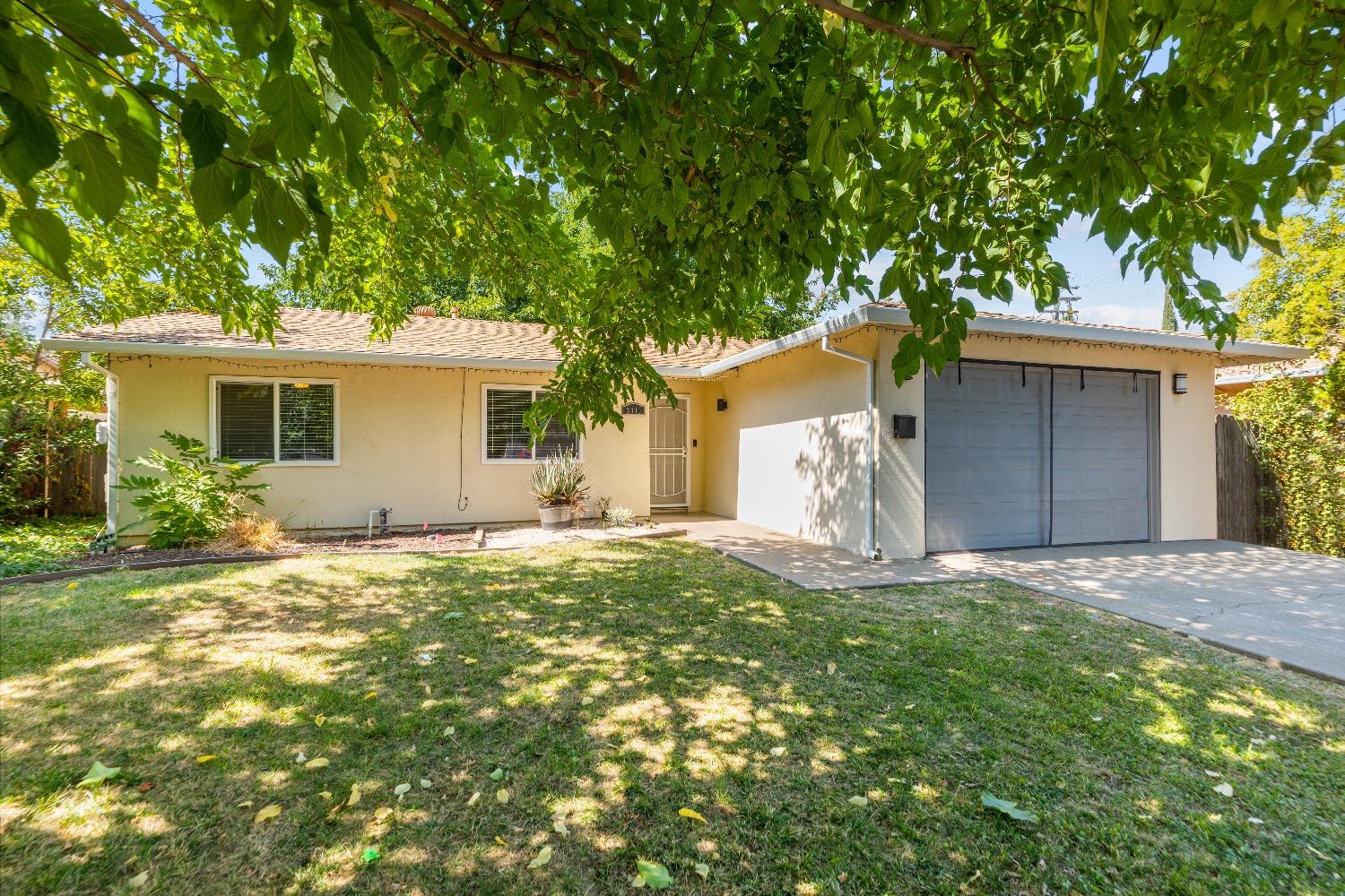 Photo of 2801 Erin Dr in Sacramento, CA