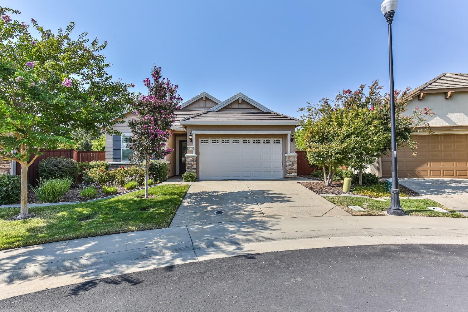 Photo of 2033 Coryton Ln in Roseville, CA