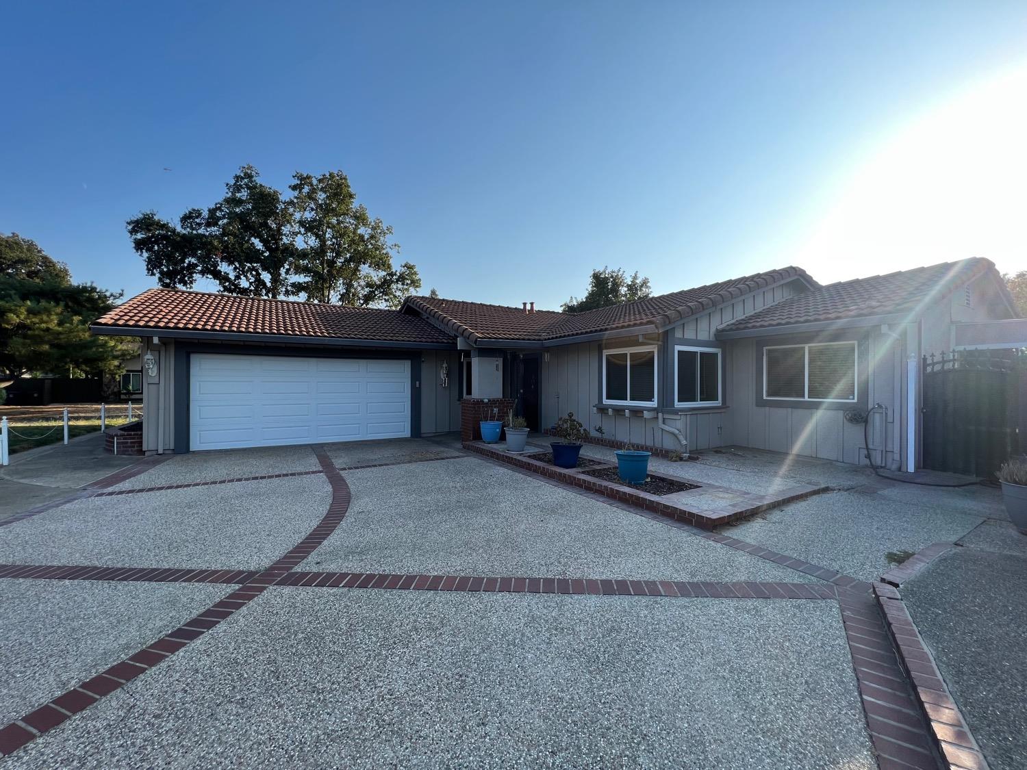 Photo of 6425 Indian River Dr in Citrus Heights, CA